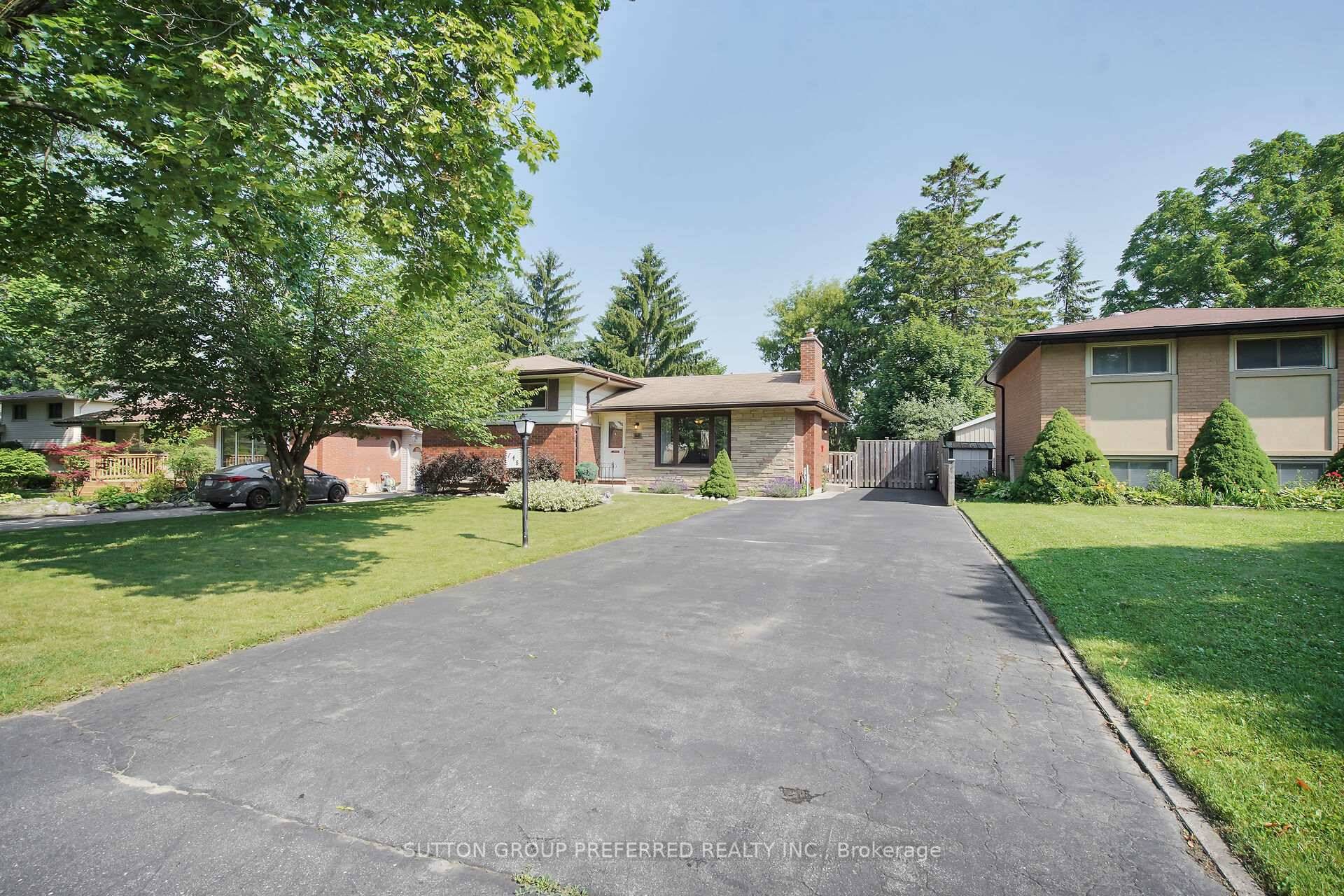 This 3 level side split in a mature west London neighbourhood, backs onto peaceful green space no rear neighbours !