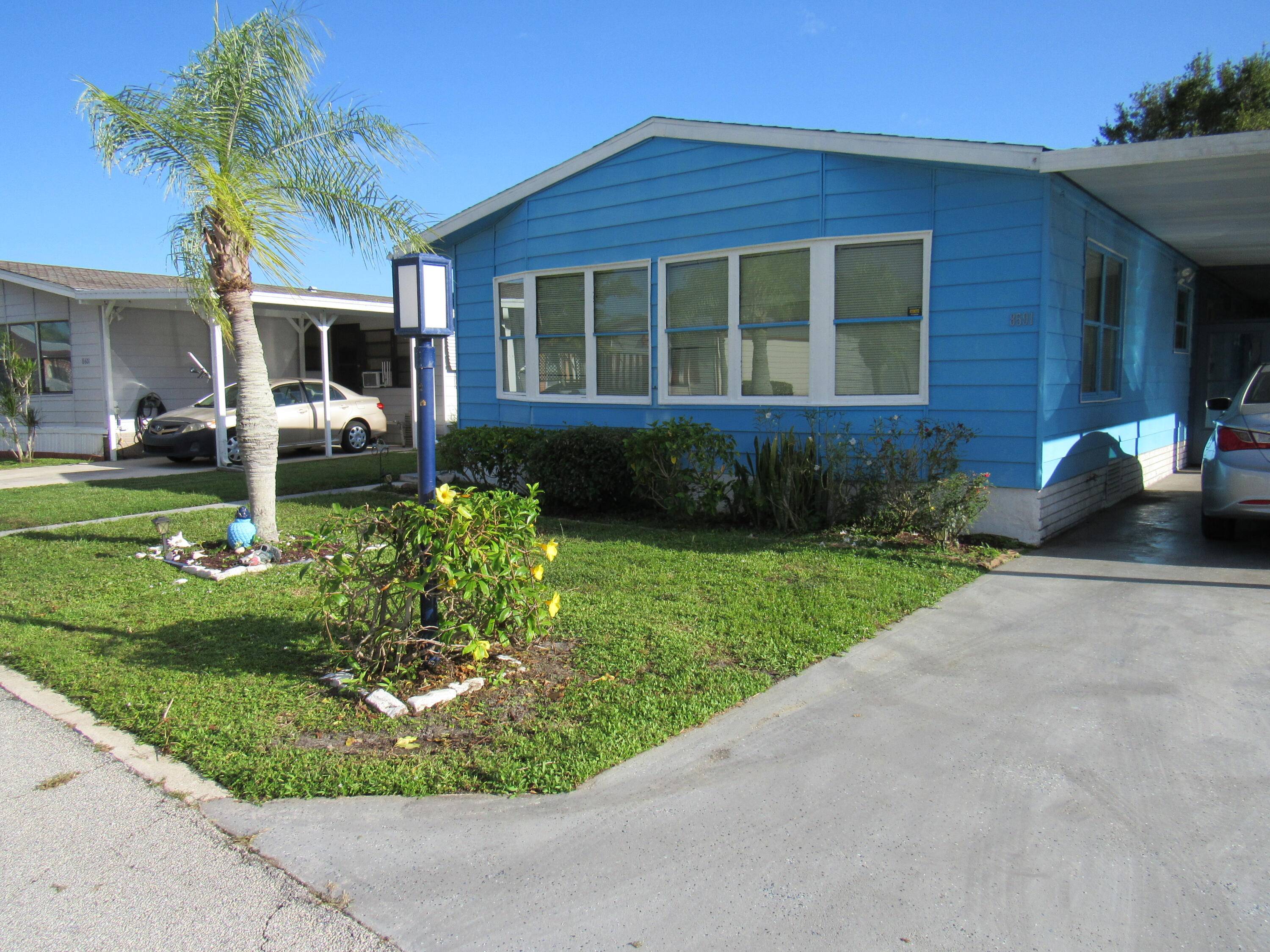 FIXER UPPER, NEEDS SOME TLC ROOF BUT HAS GOOD BONES IN WELL LOCATED AREA.