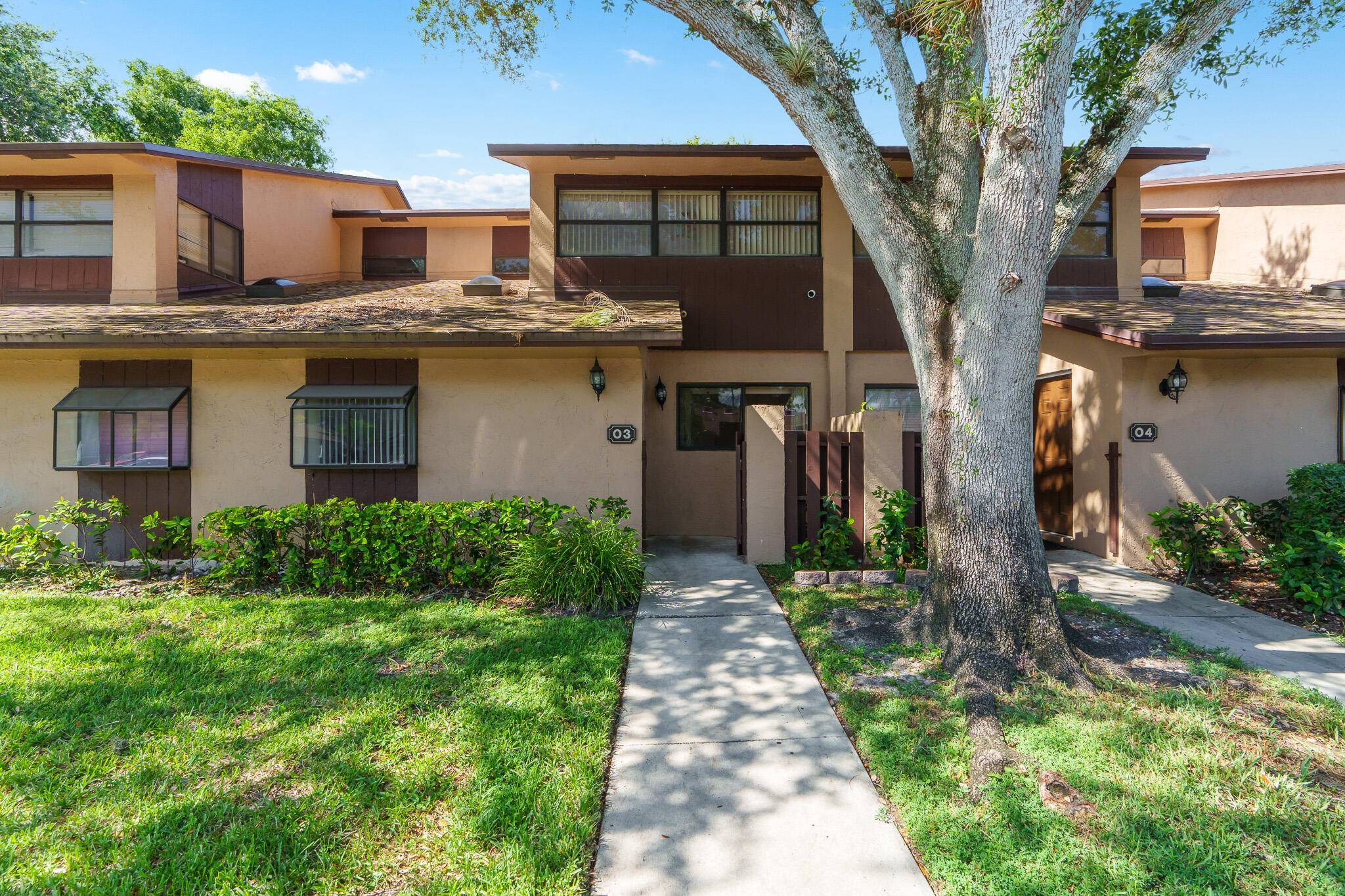 Updated Move in ready 3 bedrooms, 3 full bathrooms townhouse with private Fenced in Backyard in the gated Bonaire Village of Woodmont.