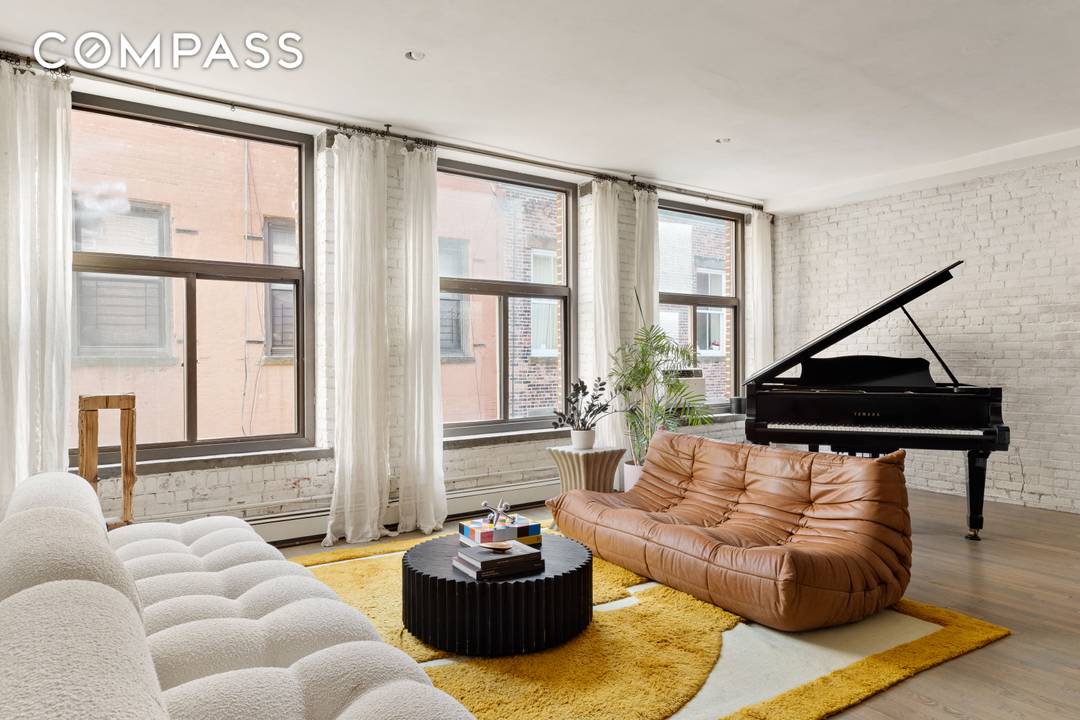 Full Floor Loft in the Heart of Tribeca Residence 5 at 11 Harrison Street is a sprawling, floor through, 1, 950 SF 2 bedroom epitomizing the essence of Tribeca loft ...