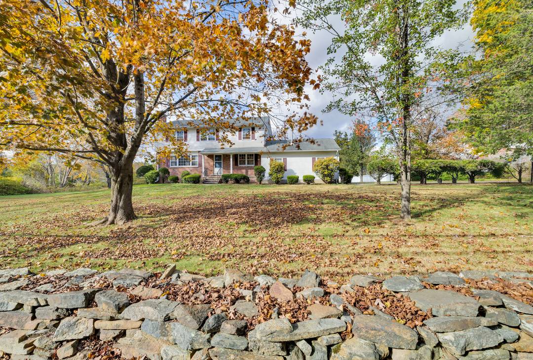 Looking for privacy and space close to town ?