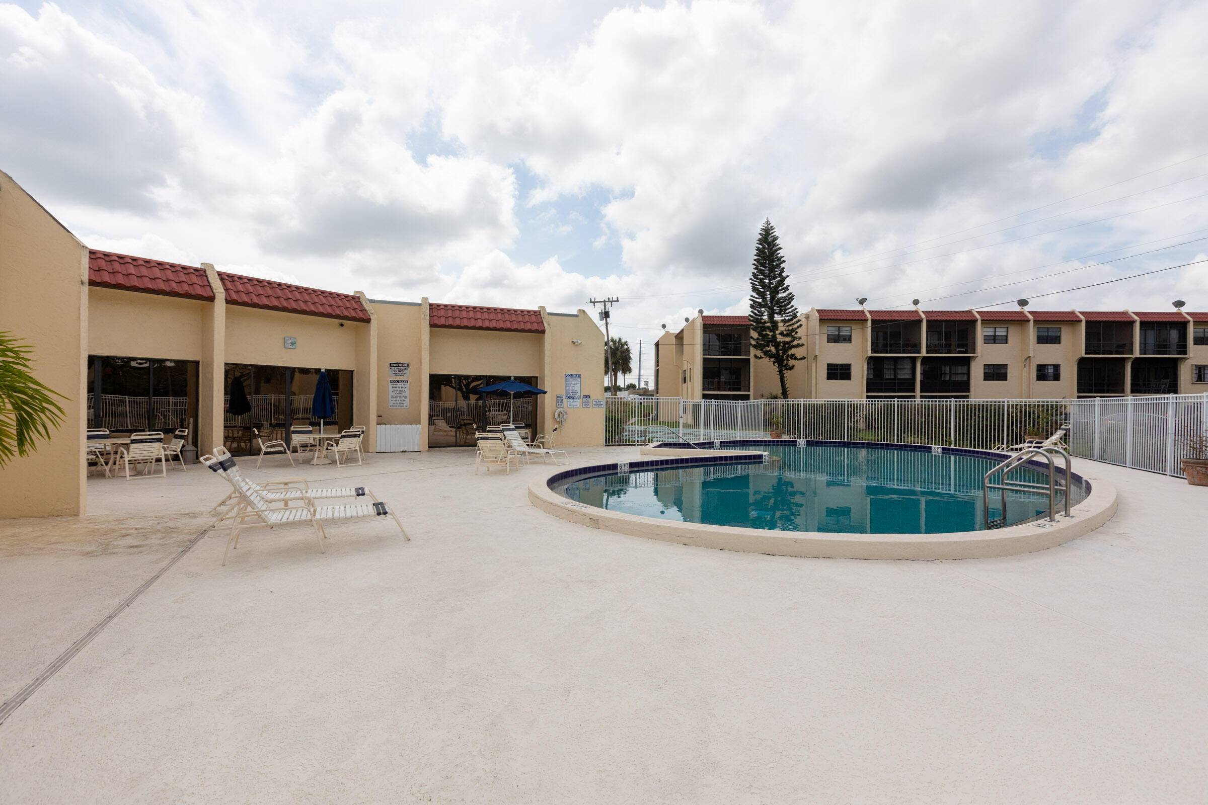 Don't miss this opportunity to own the largest end unit in Island House.