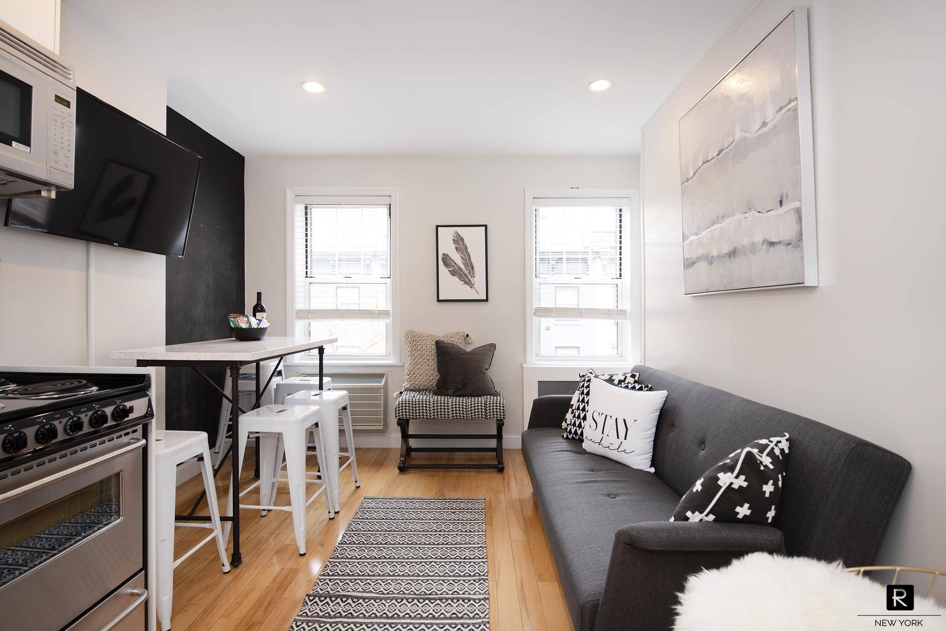 Floor through 3 bedroom, 2 bath, building completely renovated along with the apartment in 2013 including the hallways, facade and the back.