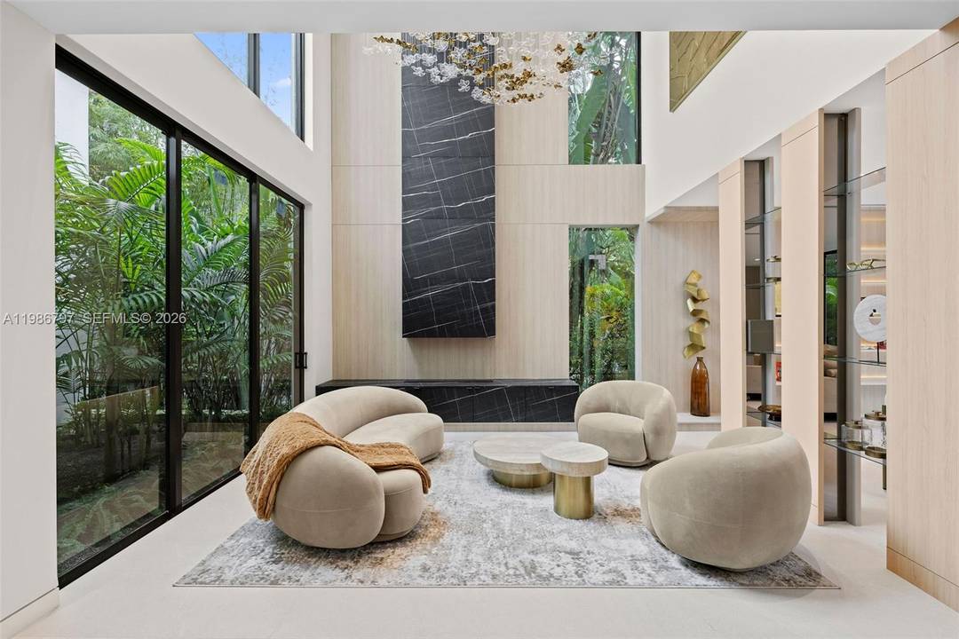 Welcome to the Modani Residence, a showcase of modern design and turnkey luxury in the heart of Miami Beach.