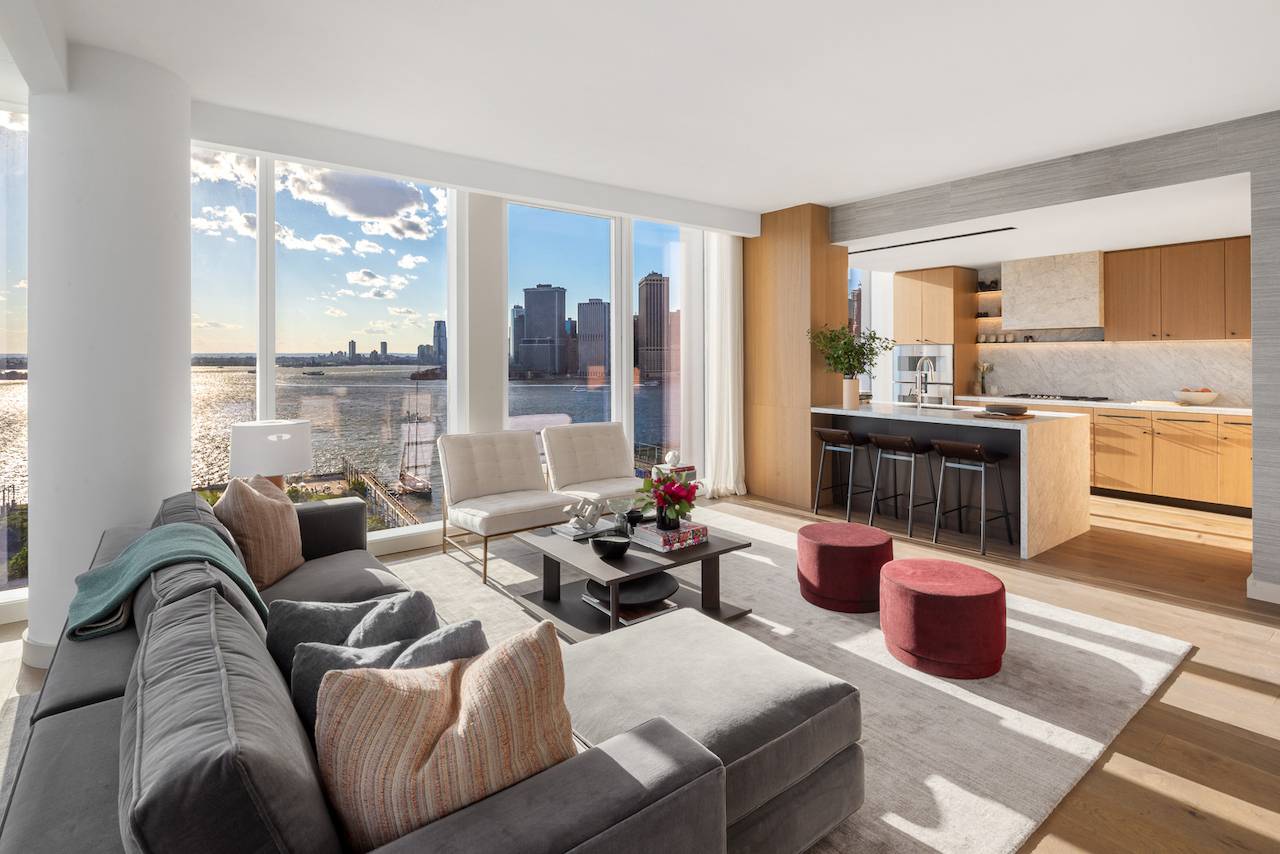 LUXURY WATERFRONT LIVING IN BROOKLYN HEIGHTS.