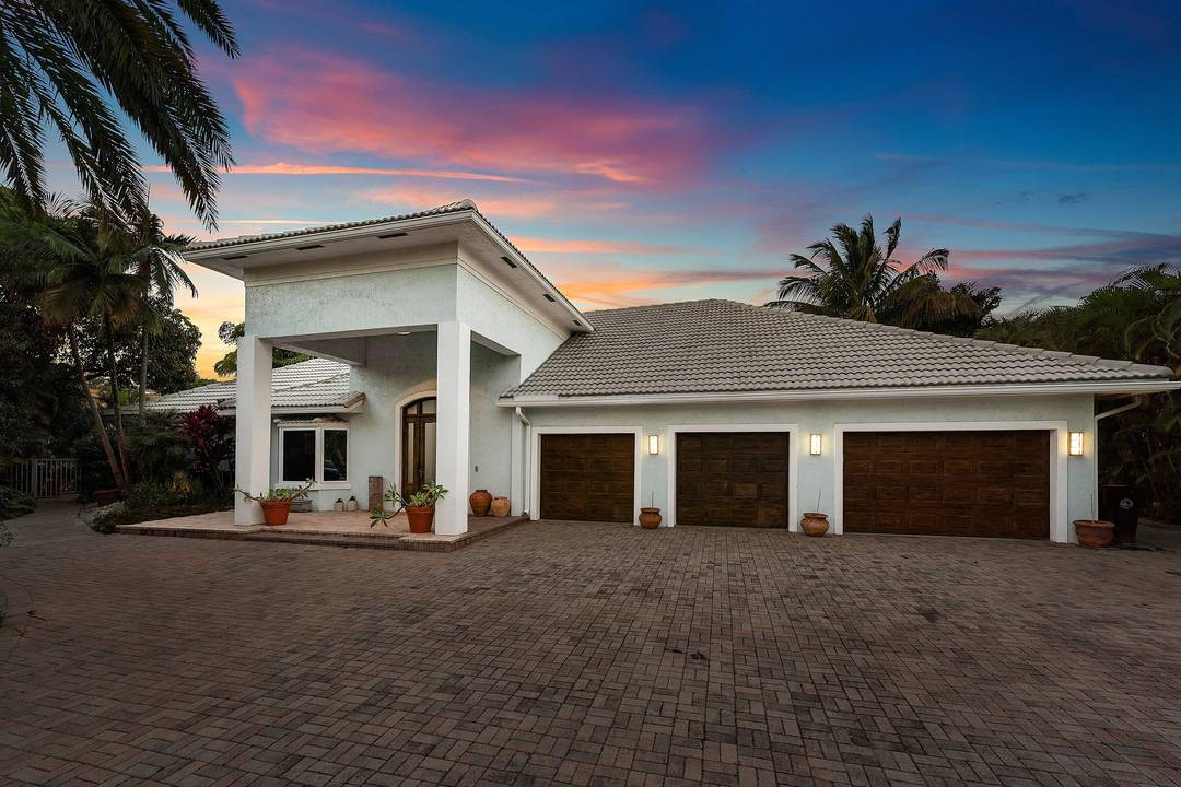 An exceptional 4 bedroom, 4 bath residence set on an impressive 242 feet of waterfront frontage, positioned on a premier point lot one of the largest currently available in Lighthouse ...