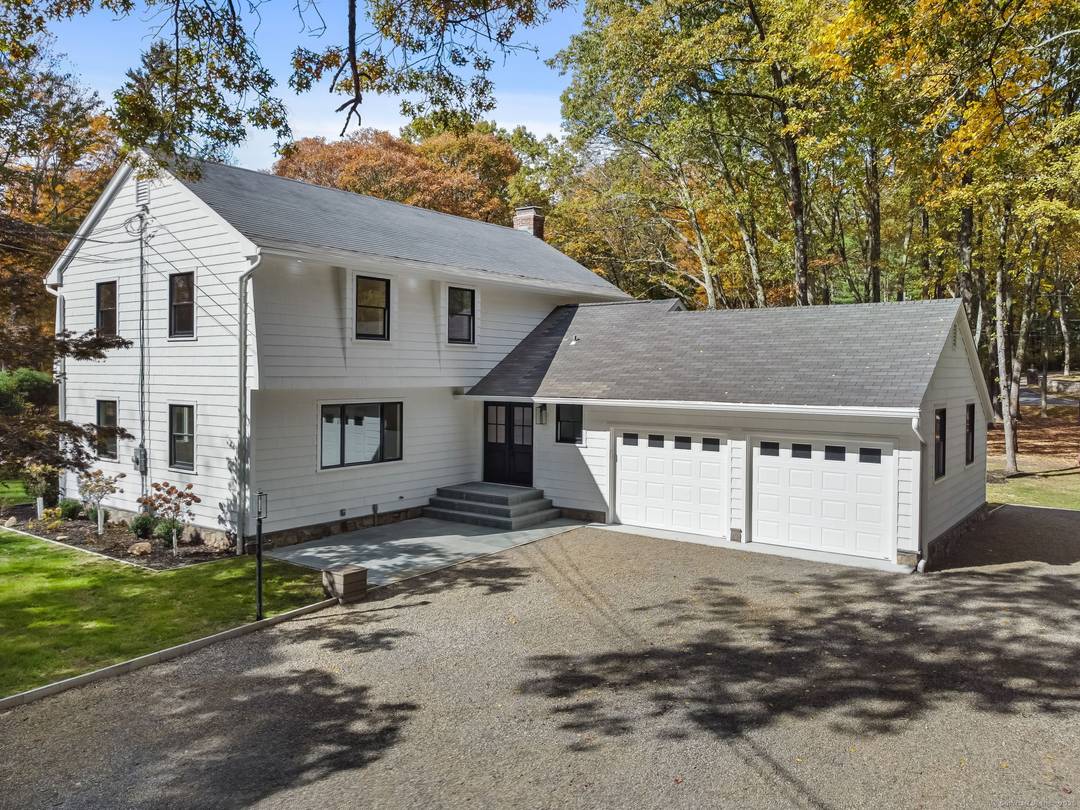 This beautifully renovated 4 bedroom Colonial in Lower Weston, Connecticut, exemplifies exceptional craftsmanship and attention to detail throughout.