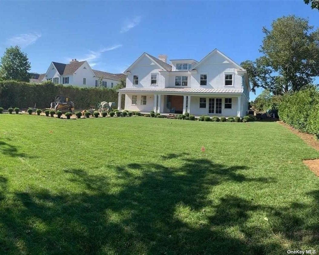 Step Right In And Enjoy The Opulence Of Living In The Prestigious Section Of Southampton Village.