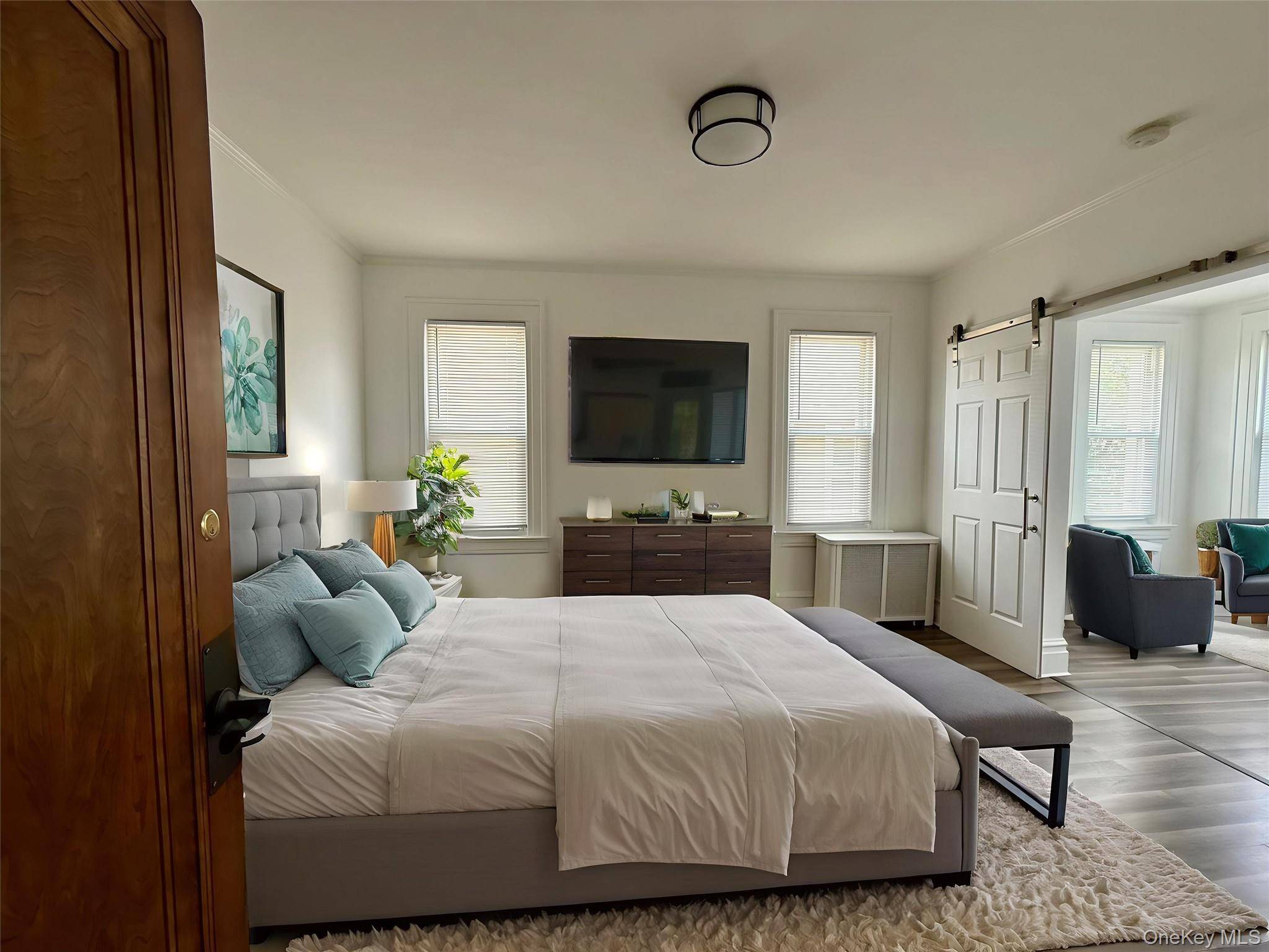 Renovated 3 Bedroom Apartment in Prime Upper Glendale !