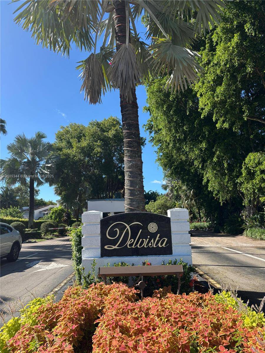 BEAUTIFUL 2 BED 2 BATH IN AVENTURA RESIDENCE FEATURING A HUGE BALCONY OVERLOOKING THE INTRACOSTAL.