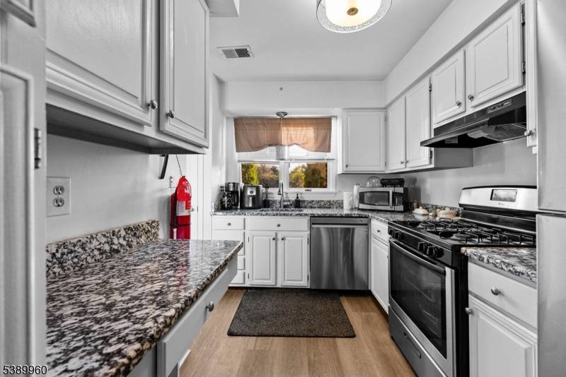 Welcome to this beautifully maintained 2 bedroom, 1.