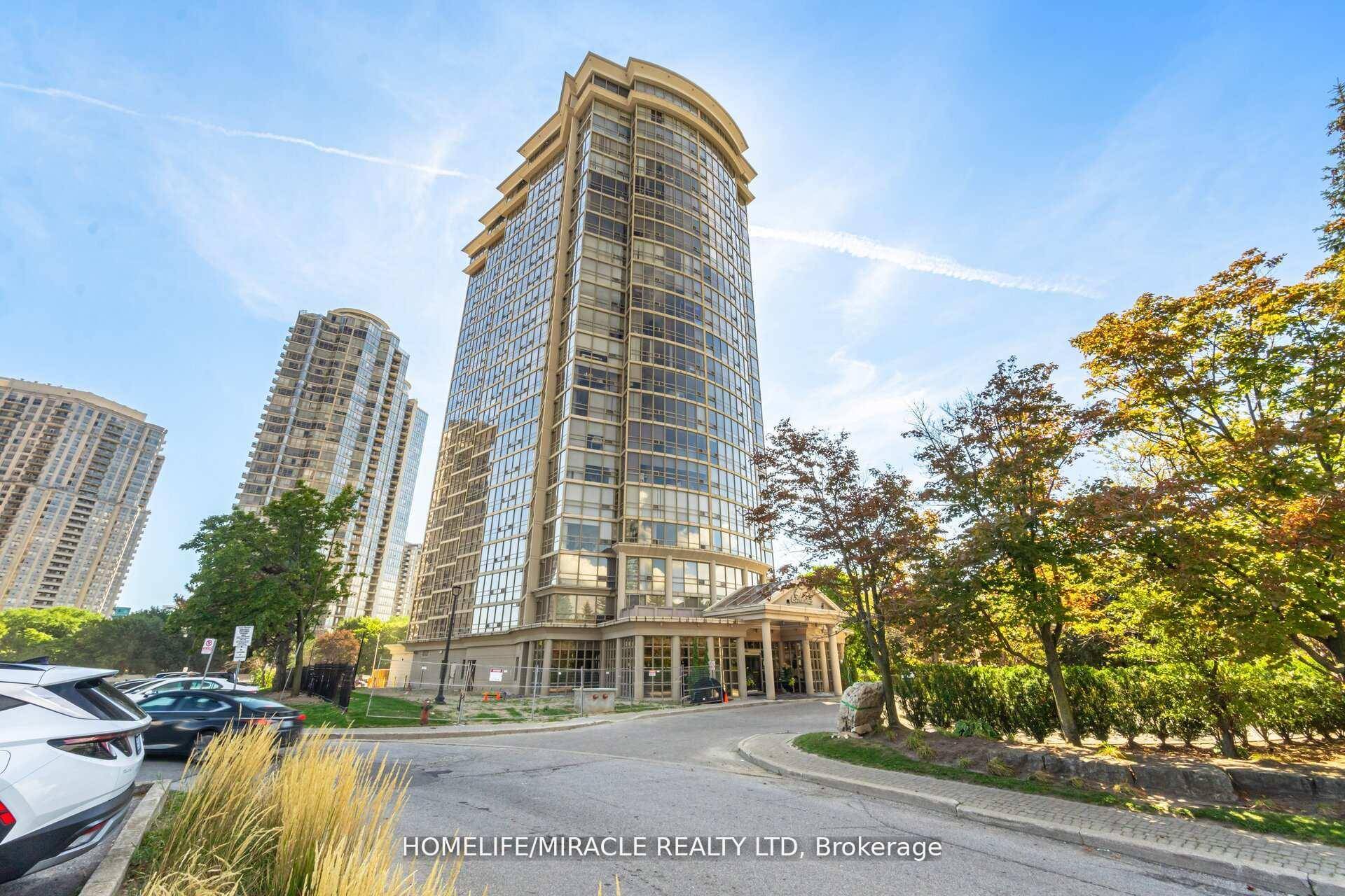 PRICED TO SELL, Beautiful 2 Bedroom 2 full Bath rooms Condo In the heart of Mississauga Awaits You !