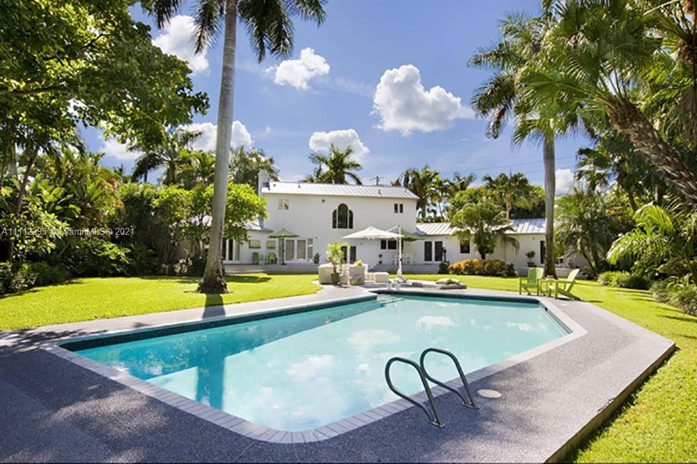 AMAZING RENTAL OPPORTUNITY ON GUARD GATED SUNSET ISLAND 4.