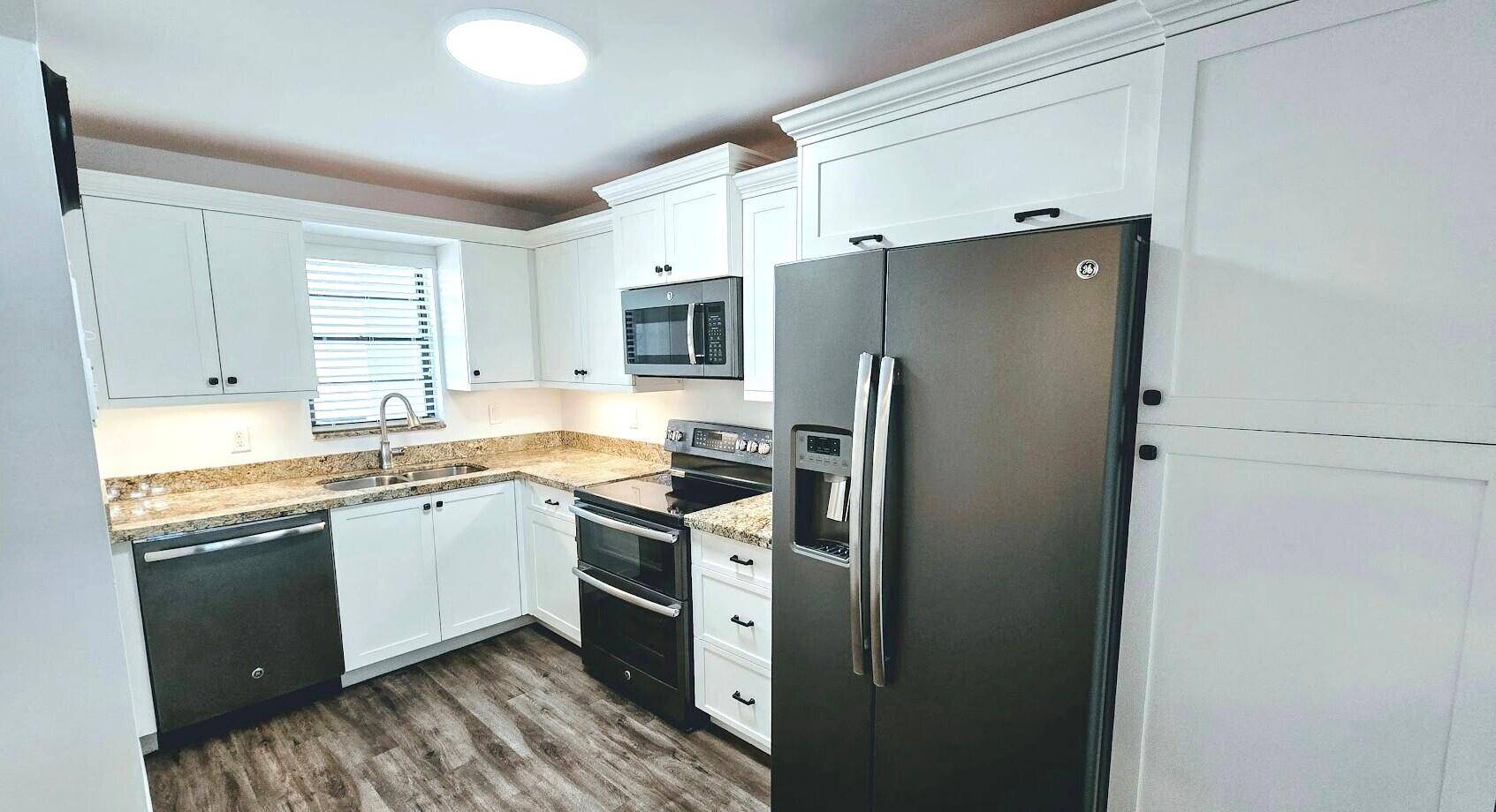 RARELY AVAILABLE 1200sf XTRA LARGE 2Bd 2Ba condo overlkg LushGreen 12th Fairway at Deer Creek CountryClub.