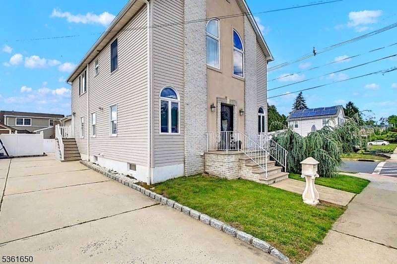 Welcome to an Exceptional 2 Fam Opportunity !