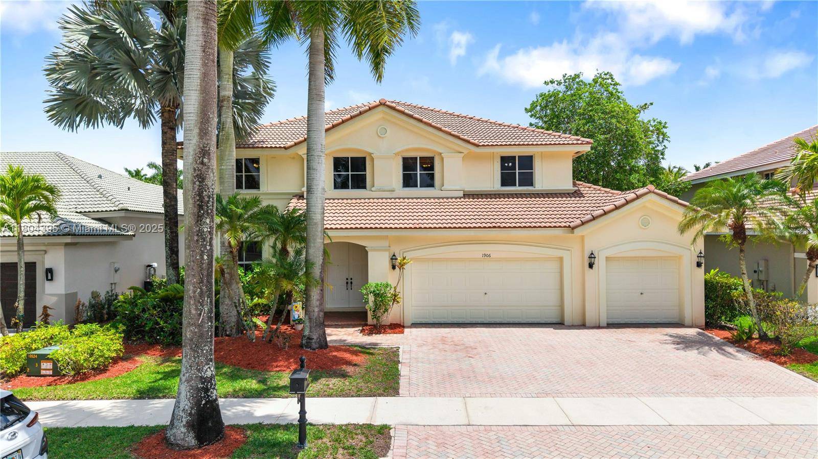 Imagine living in the desirable Weston Hills, a community known for its exceptional golf courses.