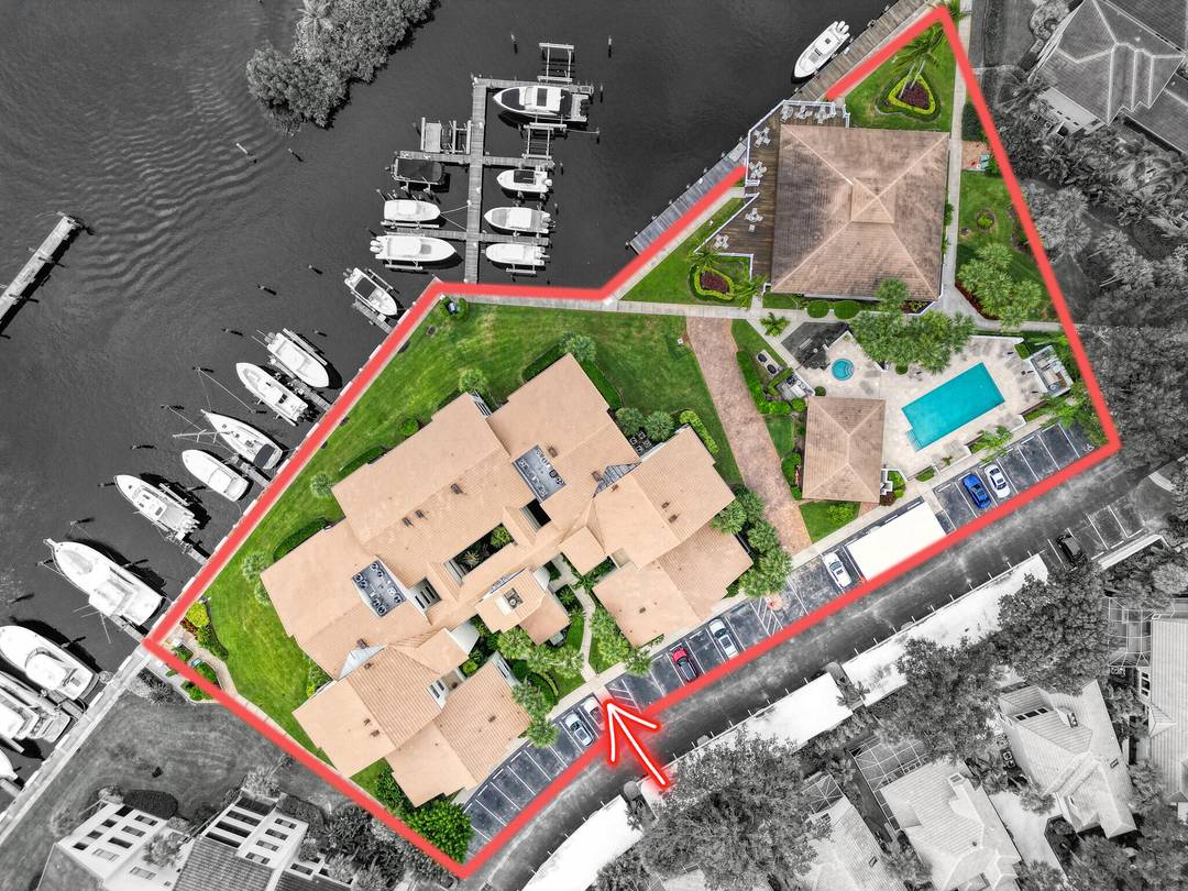 Come home to a slice of paradise in beautiful Juno beach !