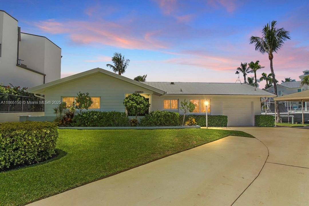 Rare Opportunity for this prime waterfront location minutes to the Jupiter Inlet with no fixed bridges !