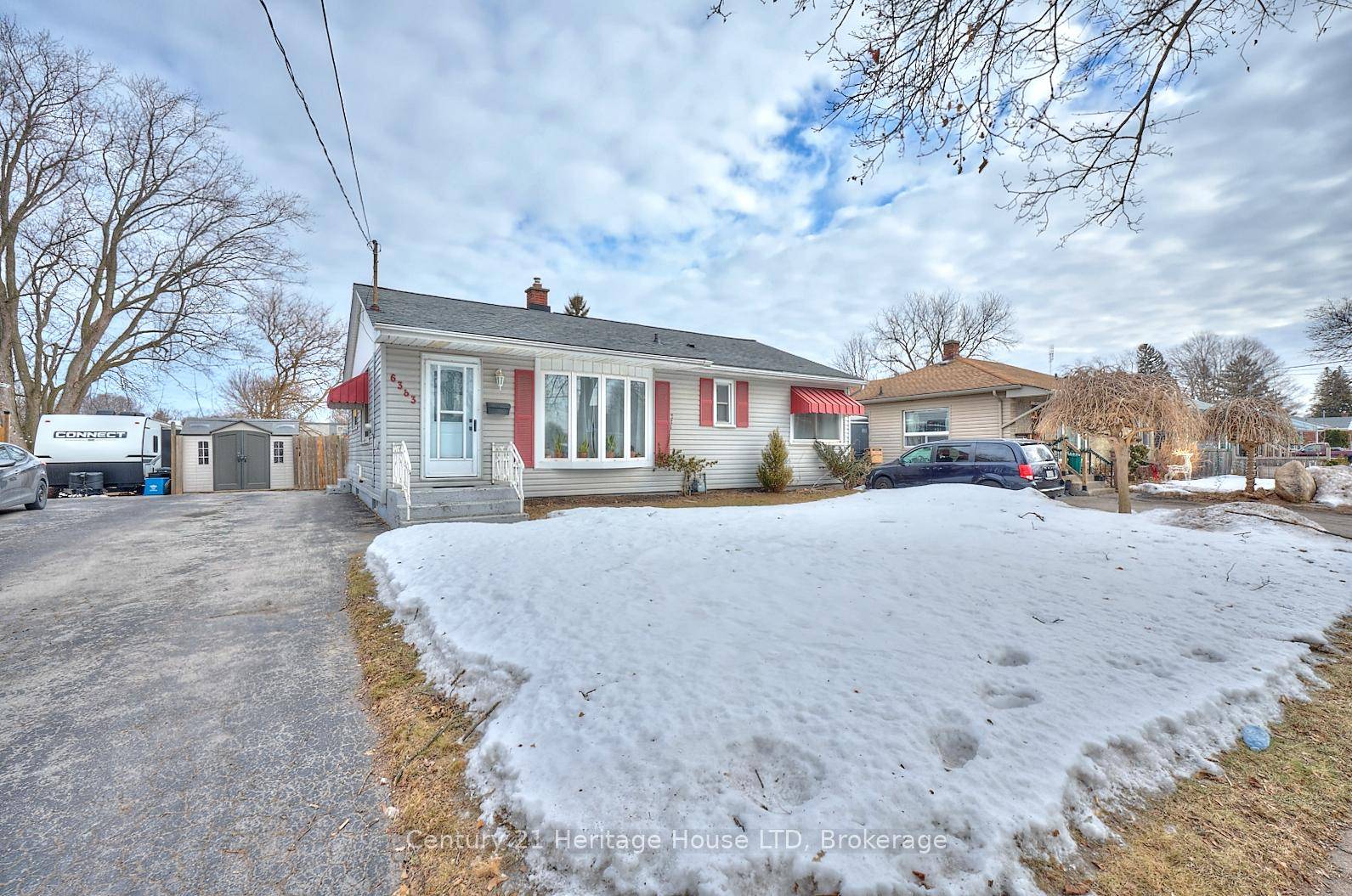 Immaculate 3 bedroom bungalow in highly sought after Niagara Falls location on a large lot, located near all amenities highway access, shopping, restaurants, medical centre and more !