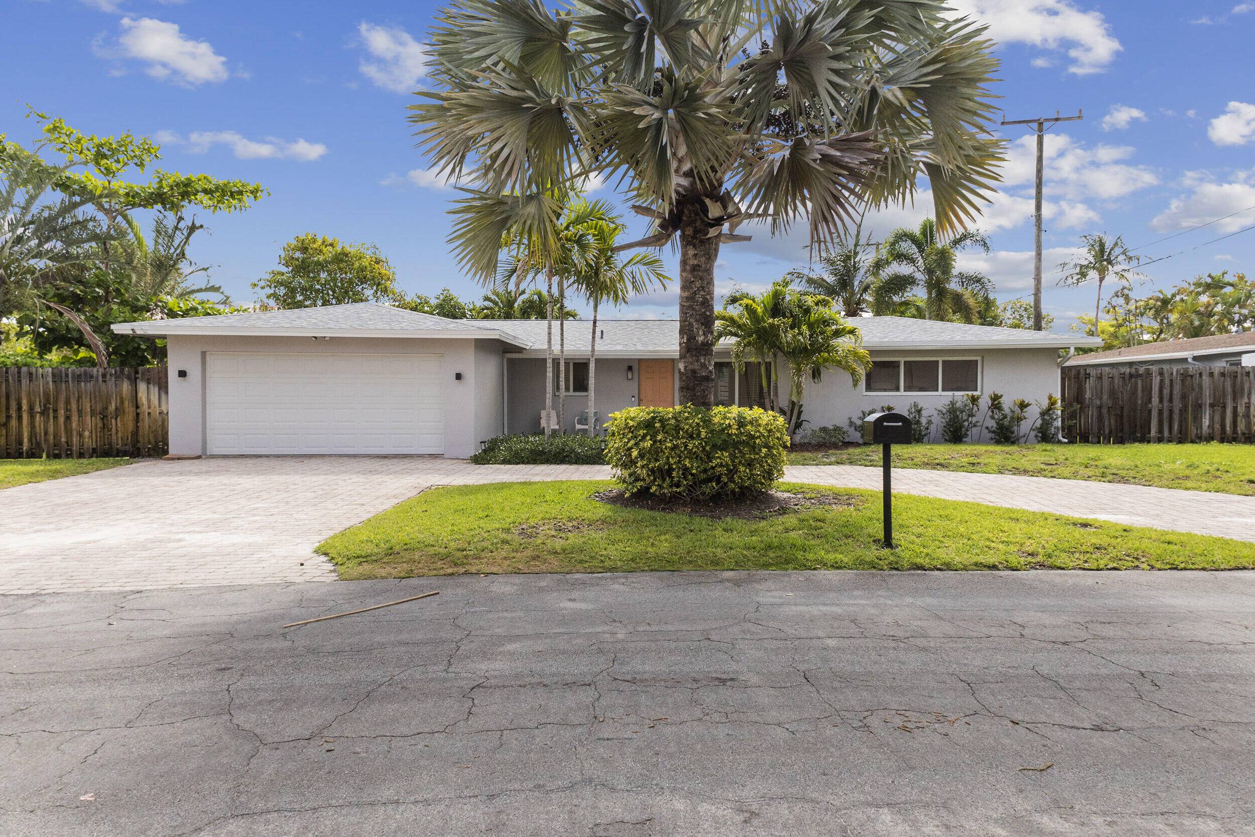 Welcome to your private sanctuary, your own piece of serenity in East Boynton Beach's most desirable neighborhood Chapel Hill !