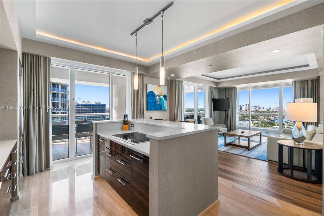 Luxury Living at The Elliott Residences !