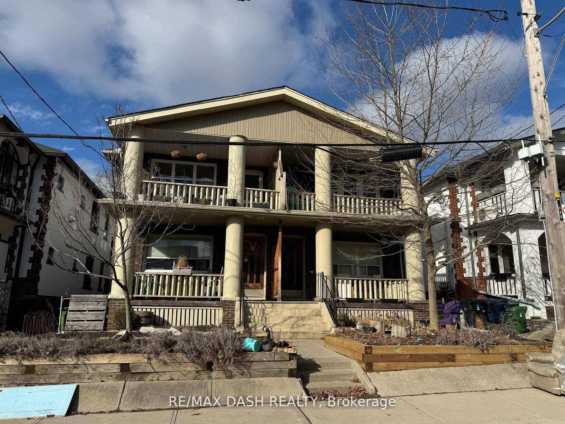 Live Right By The Beaches In This Spacious 2 Bed, 1 Bath Suite On The Main Floor.
