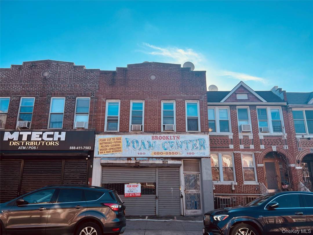 Good Location, 2000 Sq Ft In The First Floor.