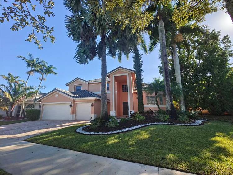 Well maintenance classic traditional Mediterranean style weston, features 6 bedrooms 4 full bathroom plus formal office and dinning room, high vaulted ceiling over the great room lead to the oversize ...