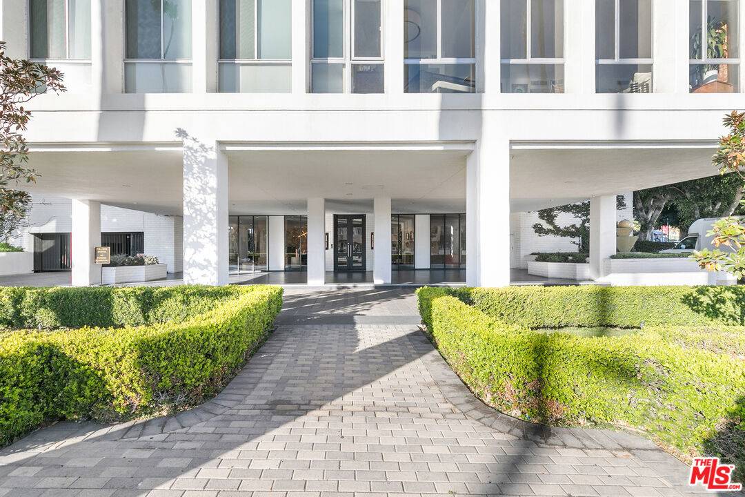 7135   Hollywood Blvd 1BR Hollywood Hills East La