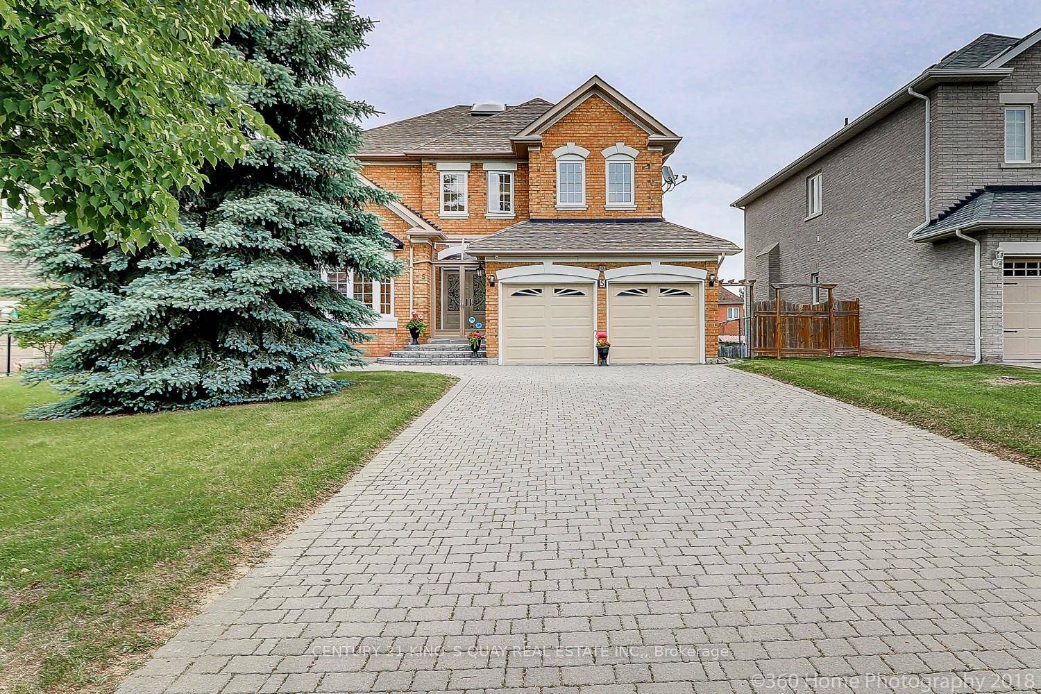Spectacular 2 Storey W Lovely Skylight In Bayview Hill.