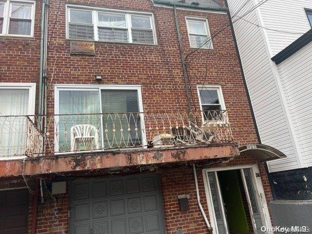 Large multifamily.... 1st floor walk in.