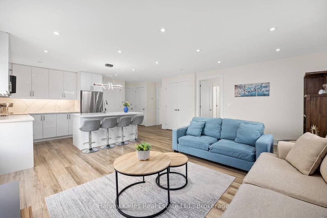 Bright amp ; Modern Main Floor Apartment in Prime Collingwood Location.