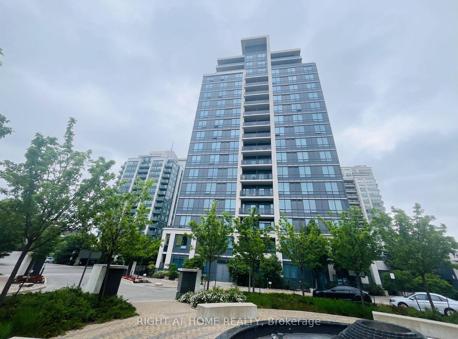 Welcome to this Luxury Fully Furnished 1 Br Den 630 Sq.