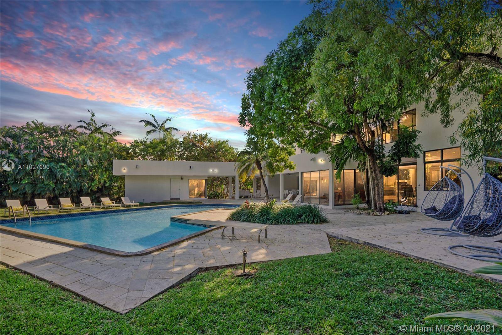 STUNNING, HUGE MODERN, CHIC MIAMI HOME FEATURING 7 BEDROOMS 7BATH, HUGE LIVING DINING AREAS, GYM, ENORMOUS YARD WITH GUEST HOUSE, BASKETBALL COURT.