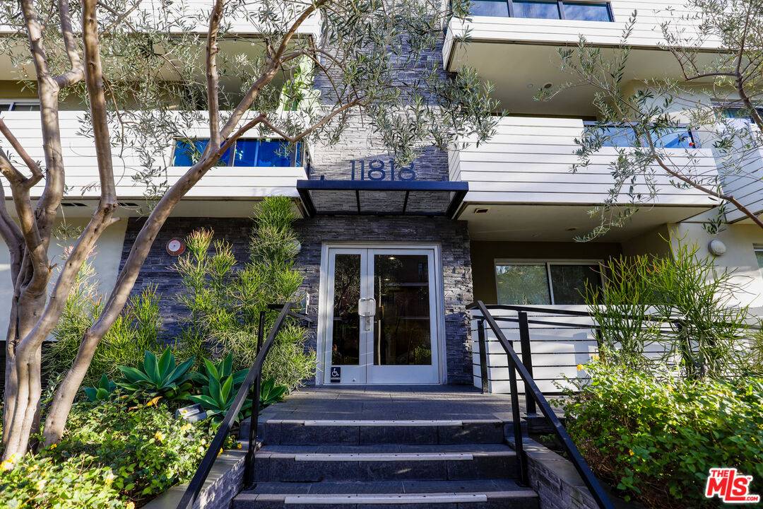 11818 Dorothy St 3.0 Brentwood LA
