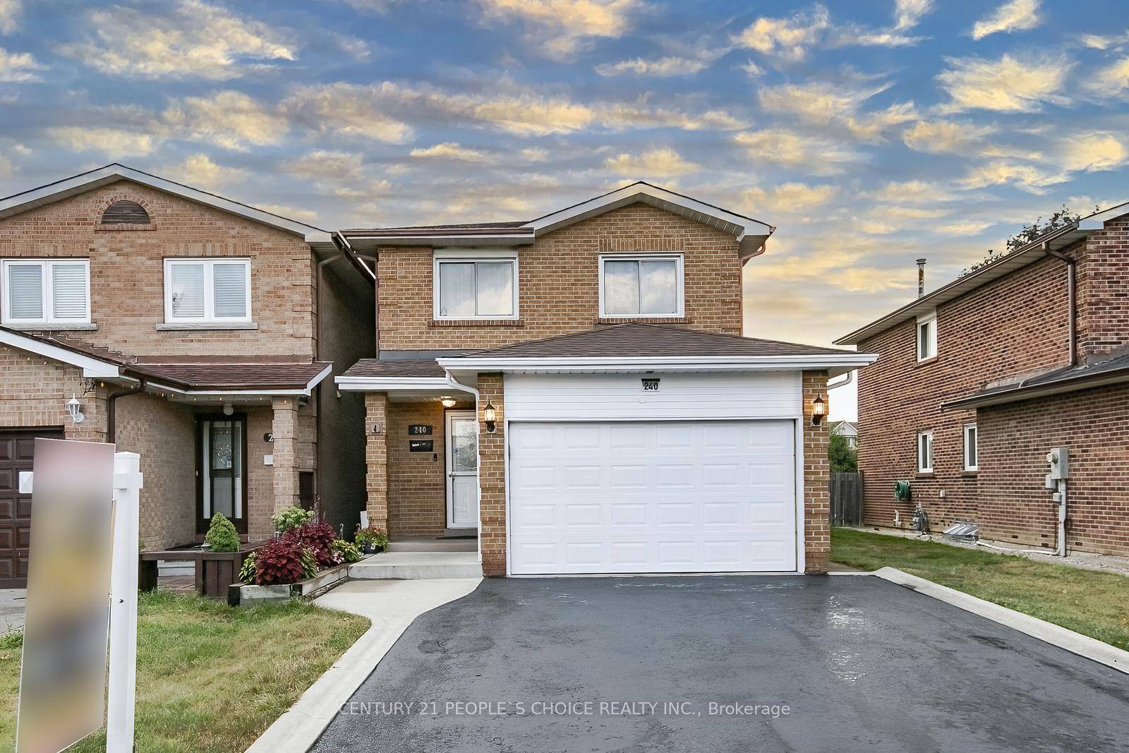 Freshly Painted Detached Link Home 4Bedrooms amp ; 3Washrooms Beautiful House 150 feet deep LOT Finished Basement With 1 Bedroom amp ; 4Pc Bathroom amp ; Kitchen cupboard amp ; ...