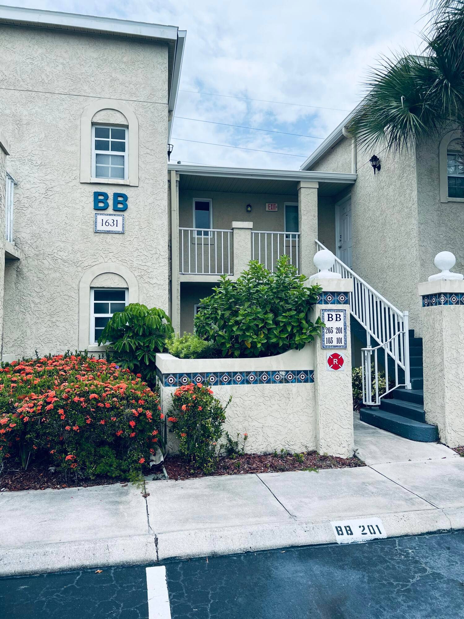 REMODELED 2 2 CORNER UNIT ON 2ND FLOOR.