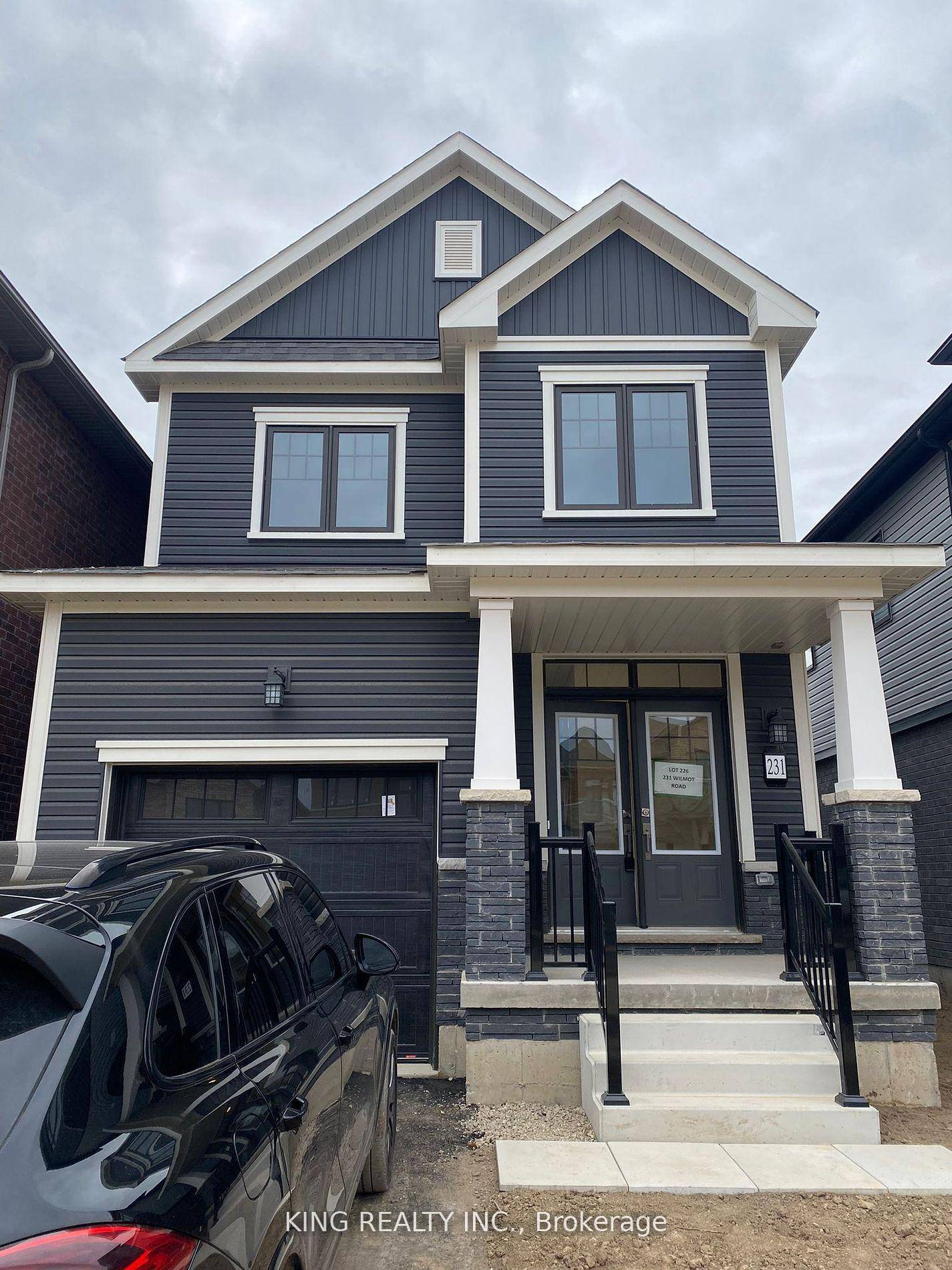 Beautiful ! Open Concept filled with lots of Sunlight !