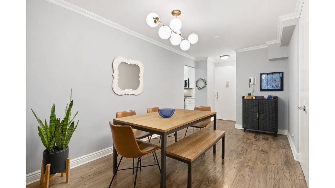 Gracious one bedroom residence in one of Chelsea's most sought after buildings, The Chelsea Lane.