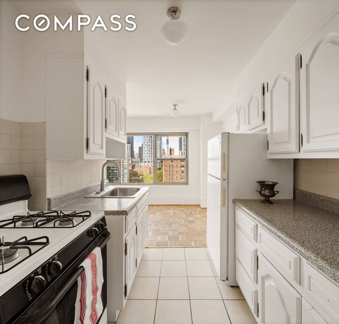 Rare amp ; Gorgeous Fort Greene penthouse 16th floor one bedroom with two exposures and a Birds Eye view where you can watch sunsets every nite !