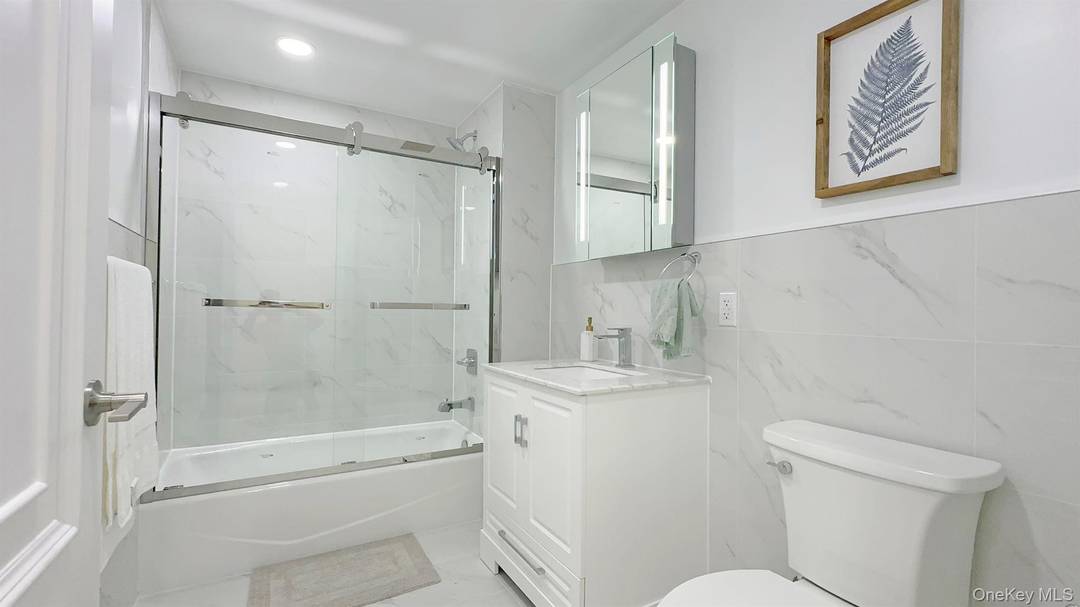 Modern and chic, this boutique Brand new condominium in the heart of Downtown Flushing.