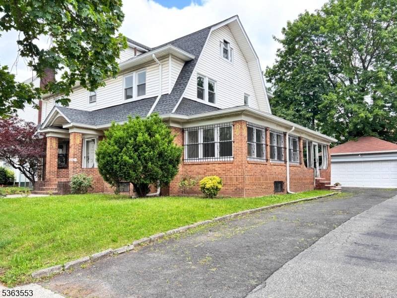 The home you've been searching for has arrived, this beautiful 4, 042 sq.