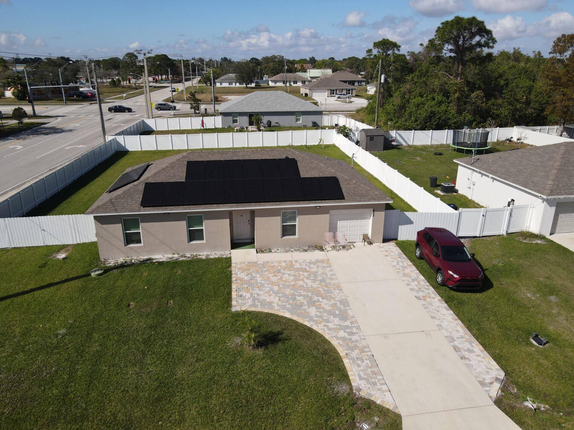 CORNER LOT WITH FENCE, BUILD 2023 SOLAR PANELS INCLUDED, YES !