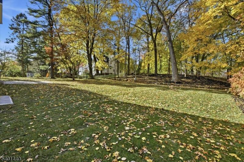 NEW CONSTRUCTION IN A LEAGUE OF ITS OWN Ready to move into !