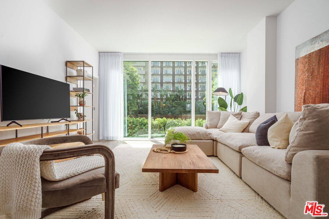 9000 W 3rd St 1BR Beverly Grove La