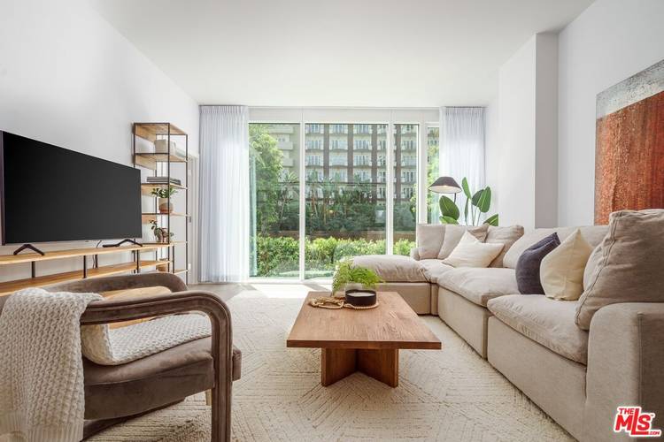 9000 W 3rd St 1BR Beverly Grove La