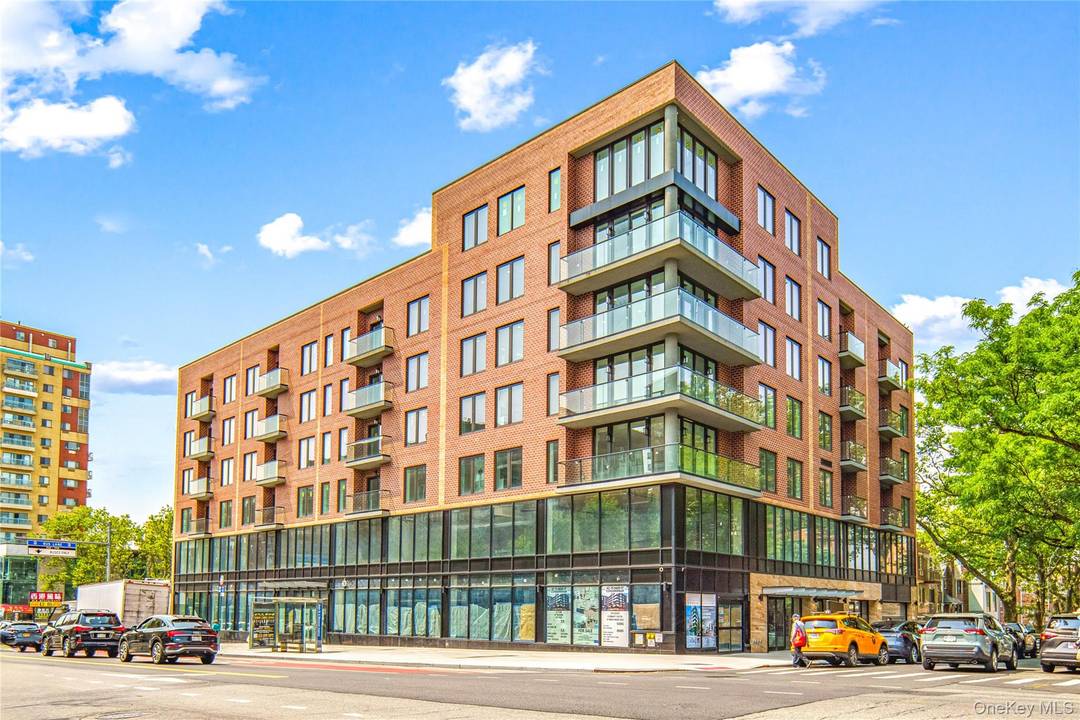 Modern and chic, this boutique newly condominium in the heart of Downtown Flushing.