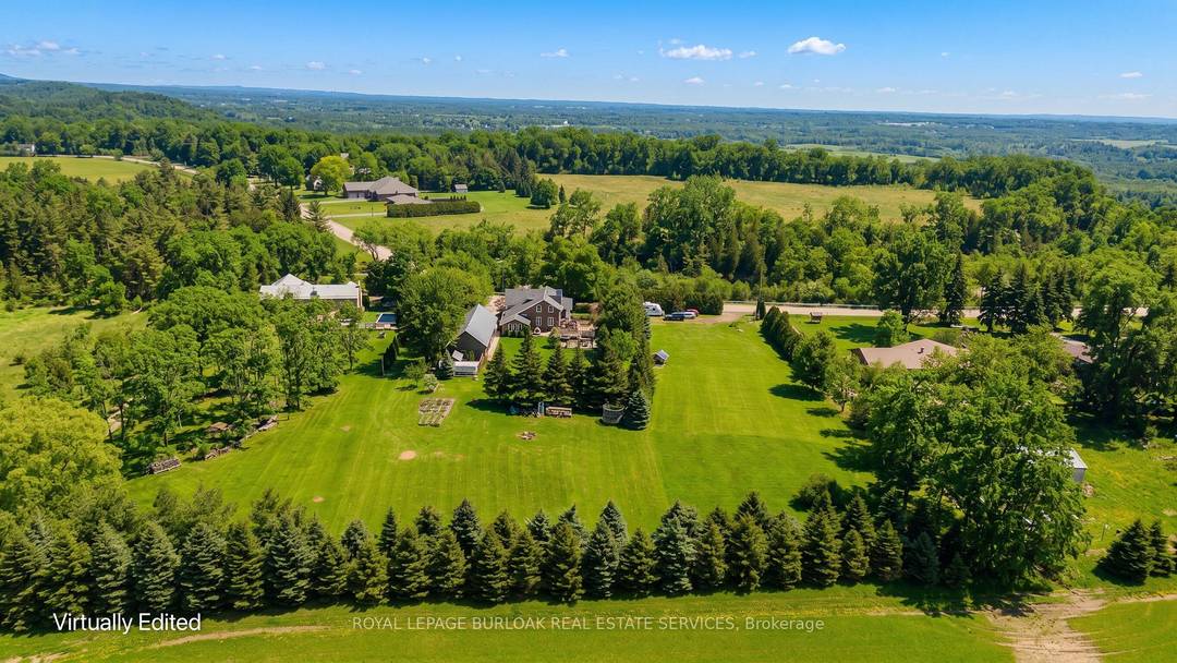 Escape to the peace and privacy of country living with this exceptional 6 bedroom family home set on just over 2 acres in the heart of Greensville.
