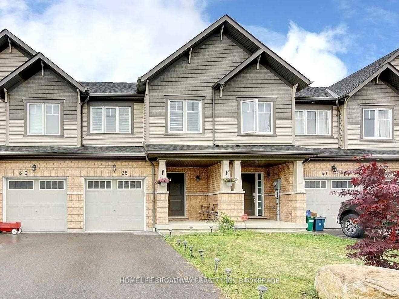 Stunning Beautiful Minto King Meadow, 3 Bdrms Town House Located On A Quiet St.
