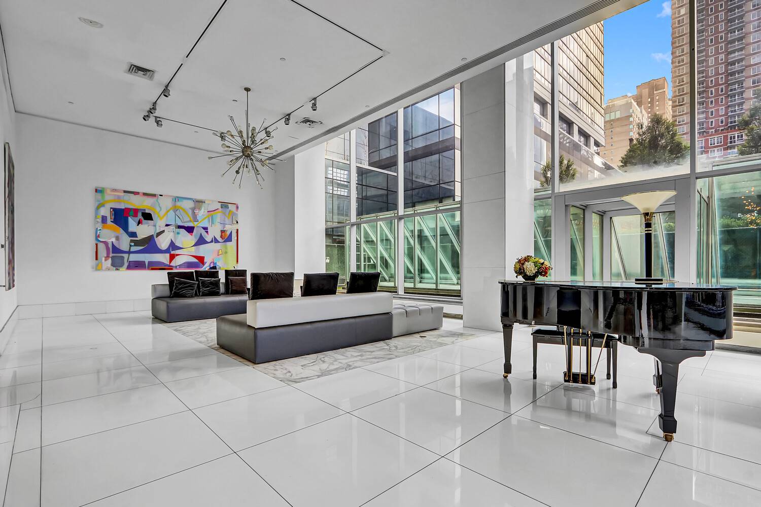 Absolutely gorgeous 7th floor masterpiece, fantastically finished with beautiful new kitchen and appliances, new flooring, along with a beautifully updated full bathroom.